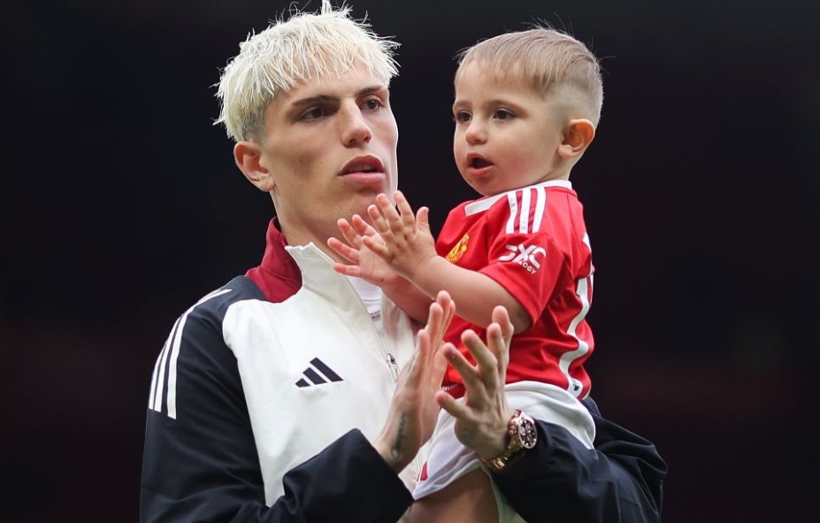 Ben do bat ngo danh cho Garnacho hinh anh