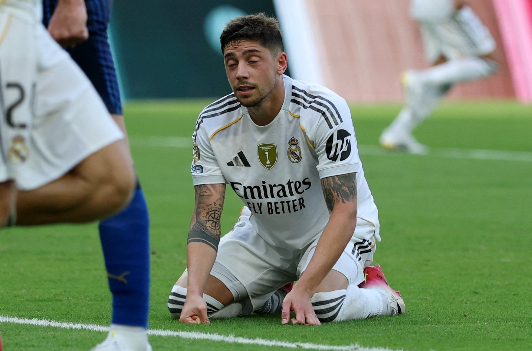 Xabi Alonso gay that vong trong tran ra mat Real Madrid hinh anh