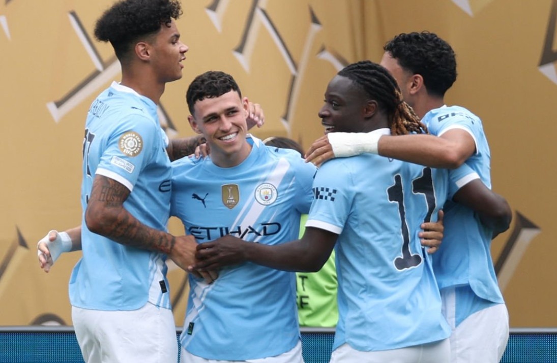 Foden lam lu mo dan tan binh Man City hinh anh