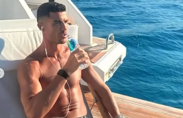 Ronaldo di nghi mat, khong du tang le Jota hinh anh