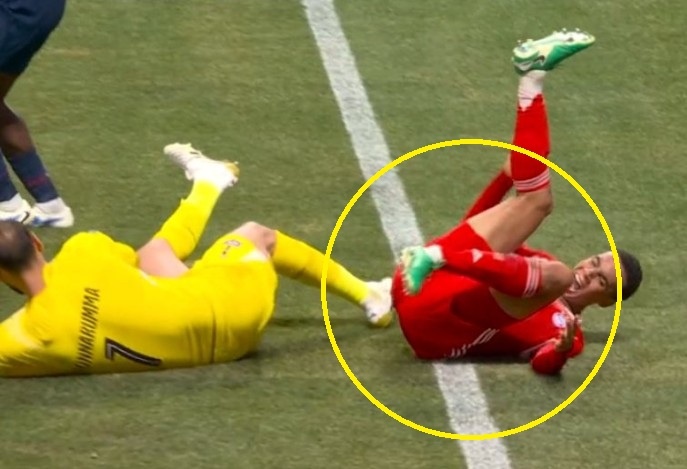 Donnarumma bat khoc khi khien Musiala gay chan hinh anh