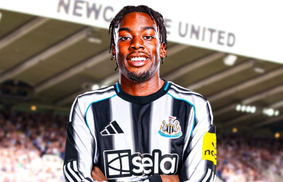 Newcastle no bom tan voi gia ky luc hinh anh