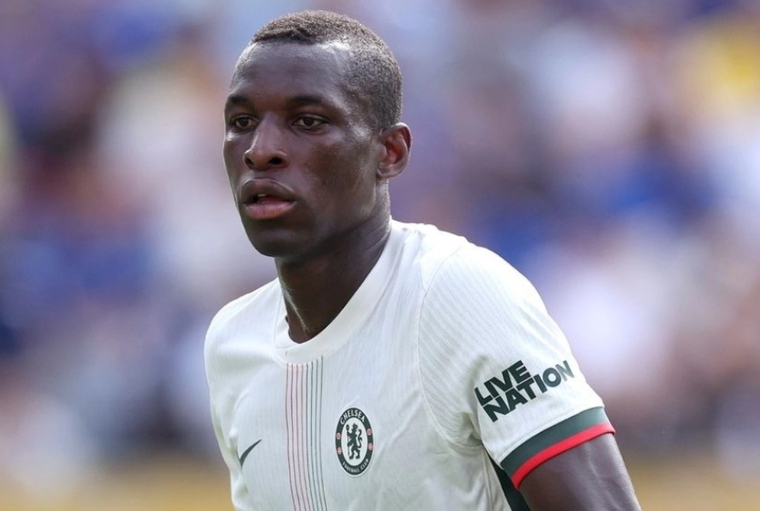 Chau Au 'day song' vi Nicolas Jackson hinh anh