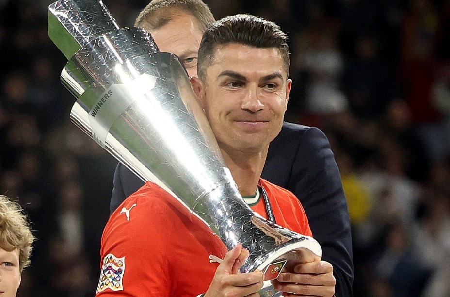 Ben do bat ngo mo ra voi Ronaldo hinh anh