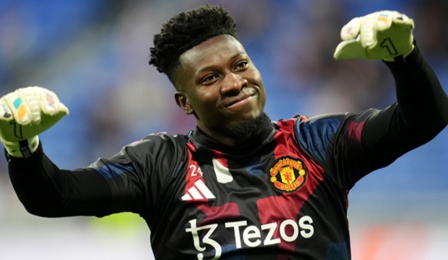 Cua den MU khep lai voi Martinez vi Onana hinh anh