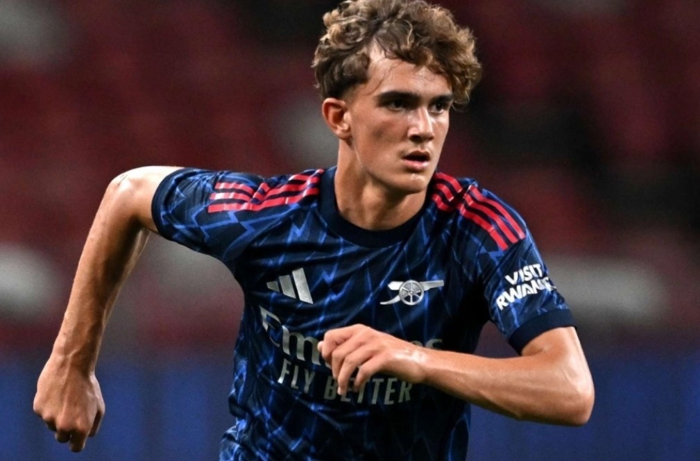 Real Madrid muon co sao tre hoc lop 10 cua Arsenal hinh anh