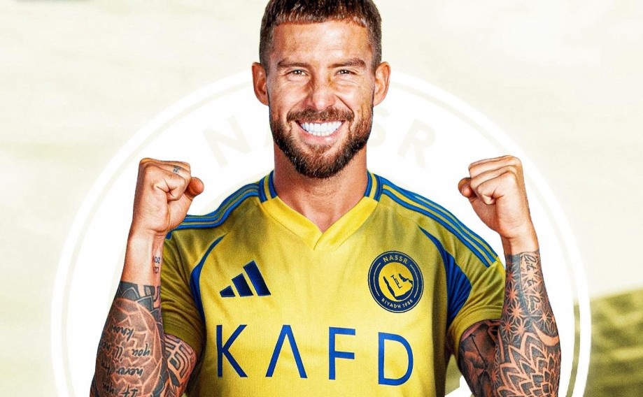 Barcelona mat trang tru cot vao tay Al Nassr hinh anh