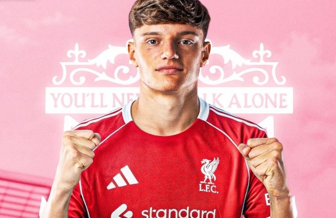 Liverpool don tan binh voi gia ky luc hinh anh