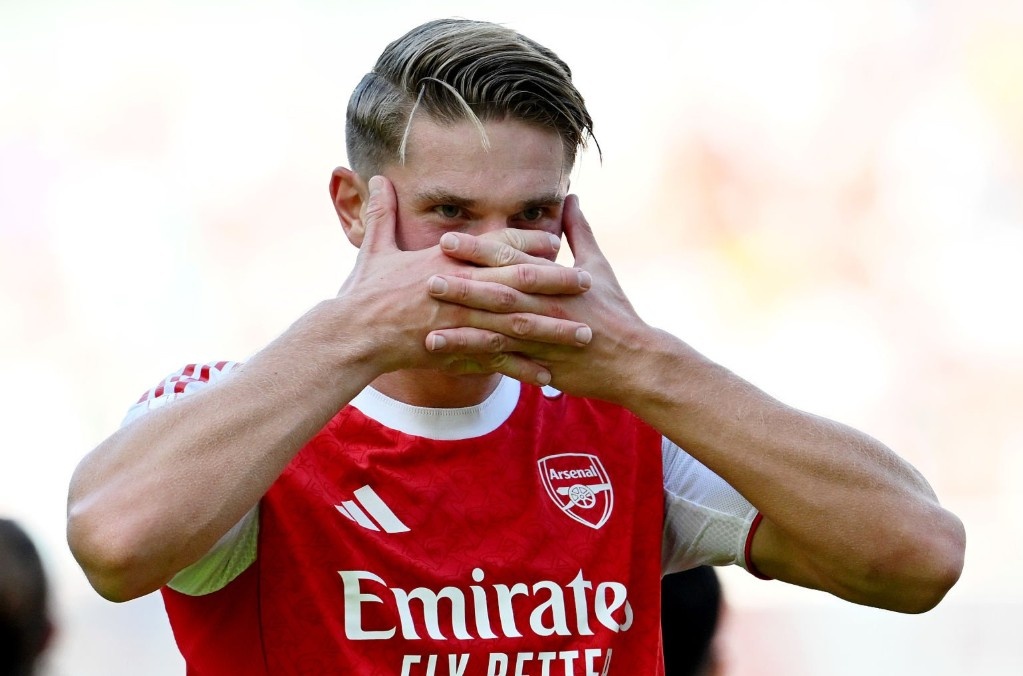 Henry canh bao Gyokeres hinh anh