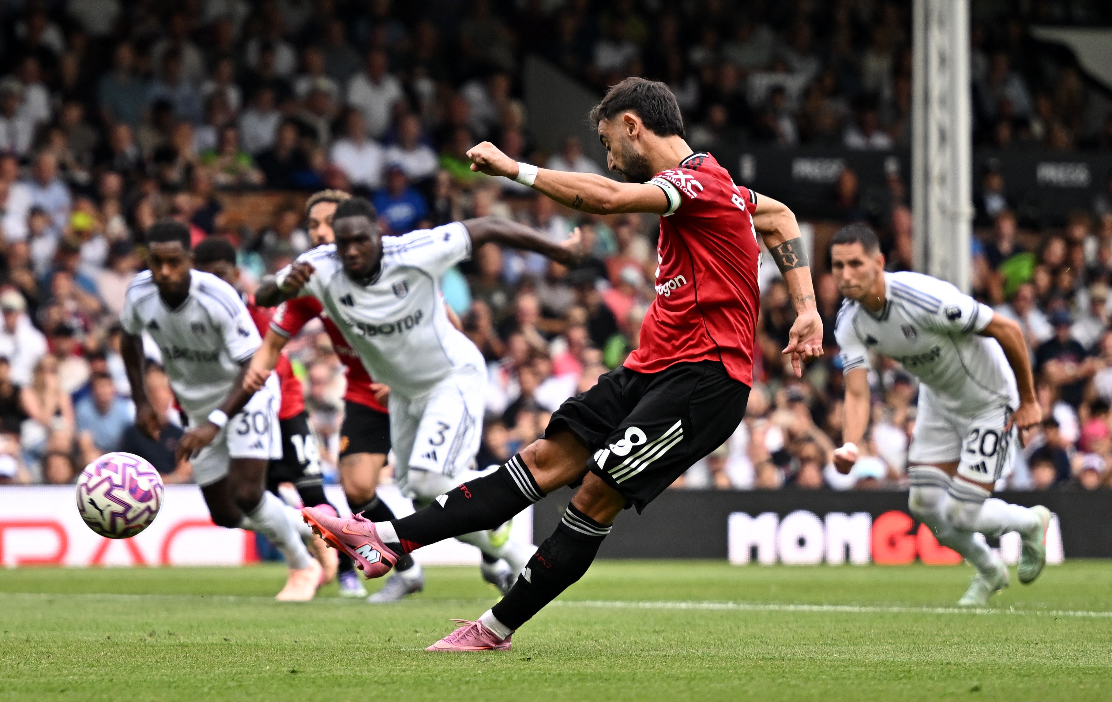Fulham dau MU anh 2