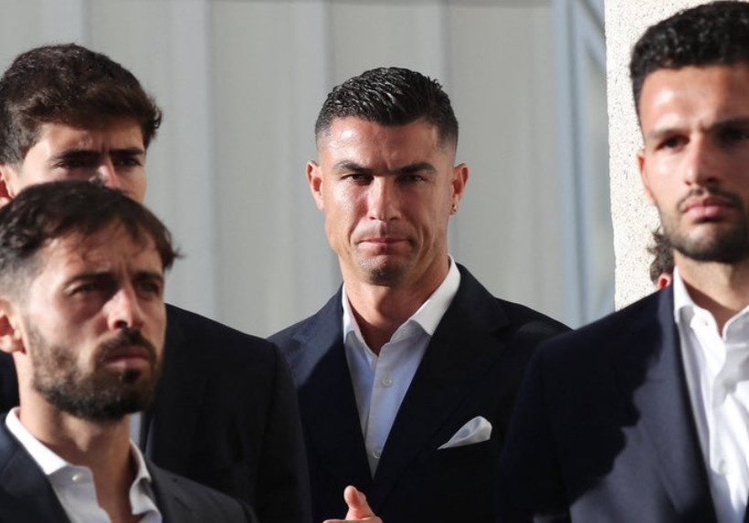 Ronaldo nen nuoc mat hinh anh