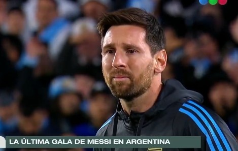 Messi bat khoc hinh anh