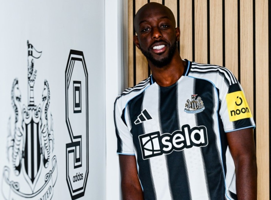 Vua gia nhap Newcastle, tan binh bom tan nghi vo thoi han hinh anh