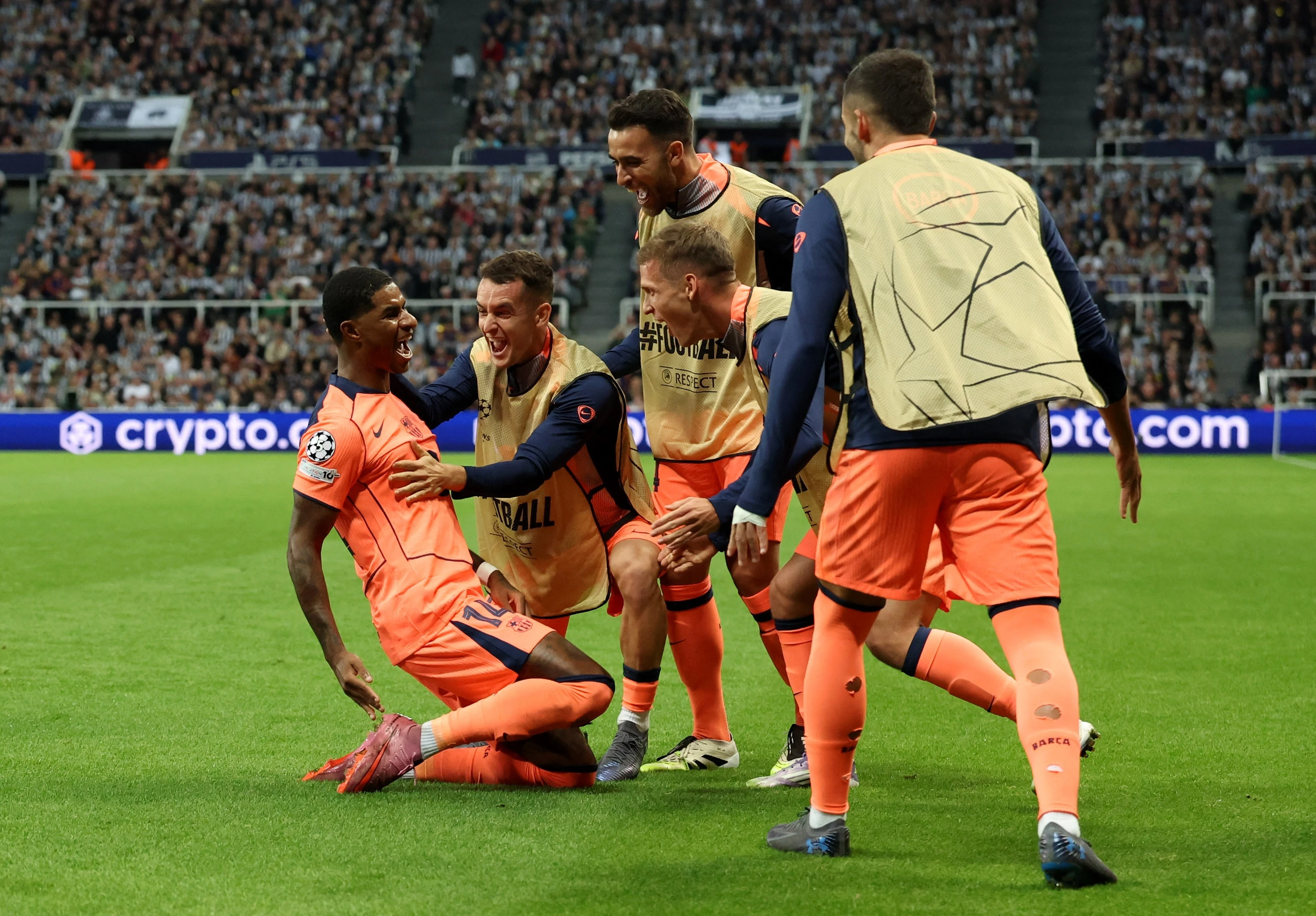 Newcastle dau Barcelona anh 1