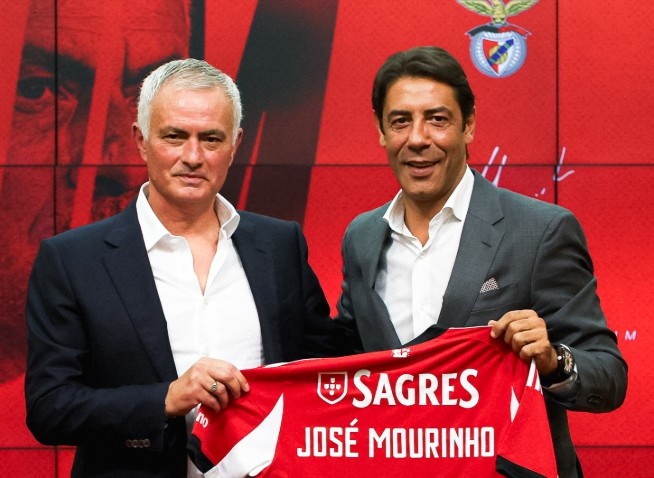 Dieu khoan ky la trong hop dong cua Mourinho hinh anh