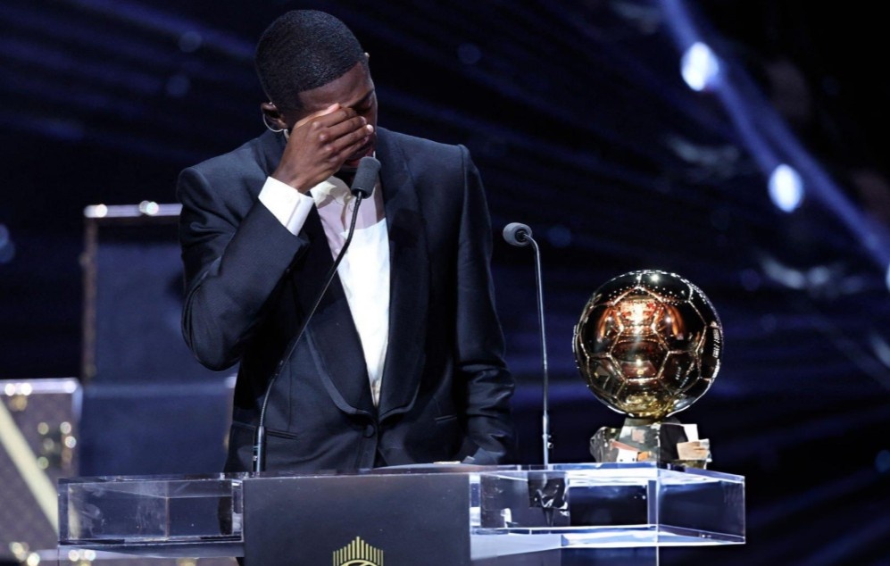 Khoanh khac xuc dong khi Dembele gianh Qua bong vang hinh anh