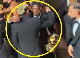 Hanh dong dep cua Yamal khi Dembele gianh Qua bong vang hinh anh