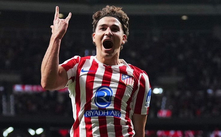 Julian Alvarez lap hat-trick dau tien tai chau Au hinh anh