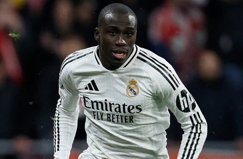 Sao Real bi gach ten giua mua giai hinh anh