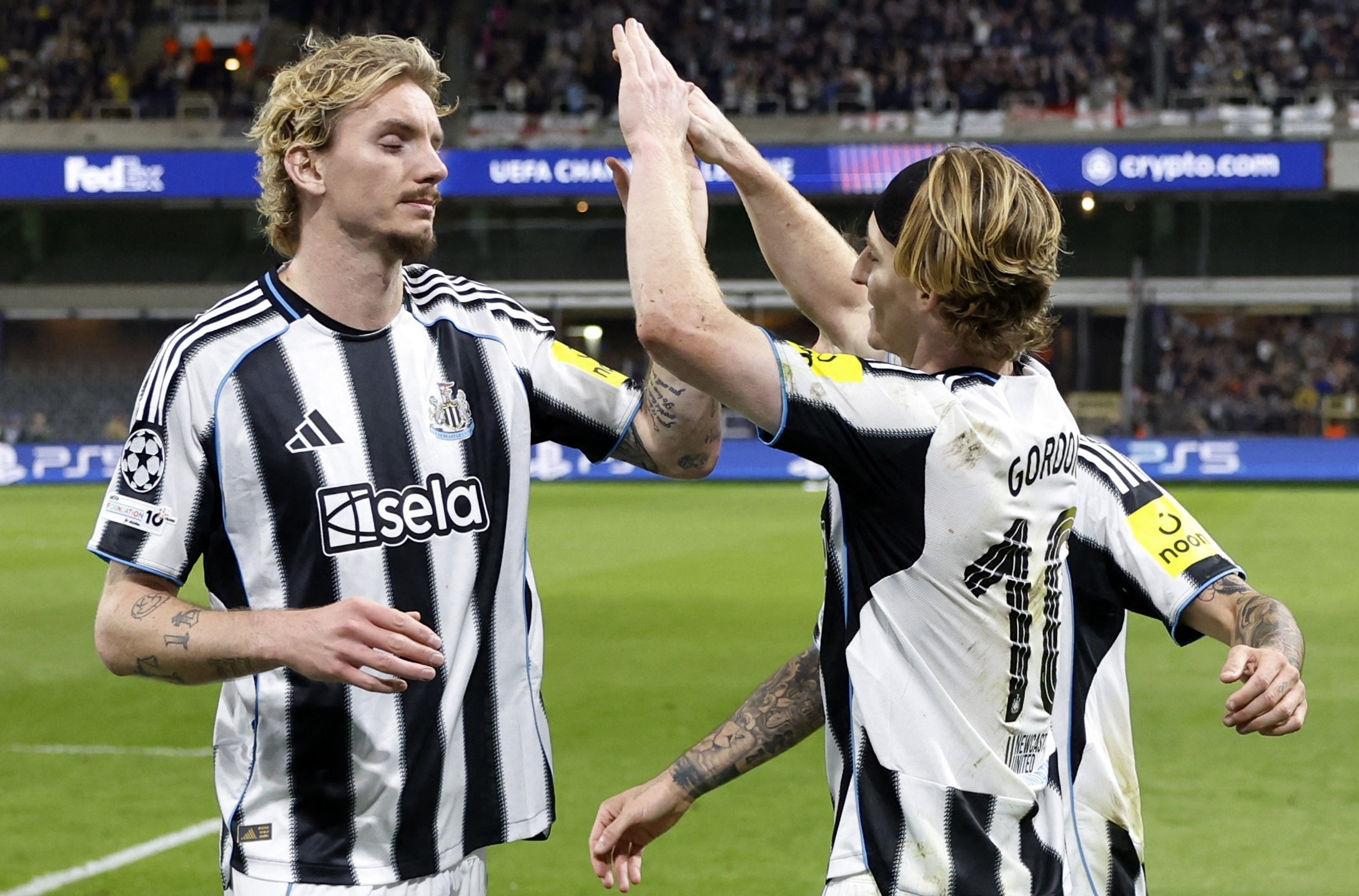 Newcastle lam nen lich su o Champions League hinh anh