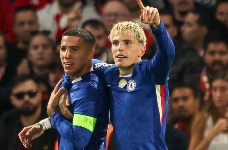 Garnacho gieo sau cho Mourinho o Champions League hinh anh