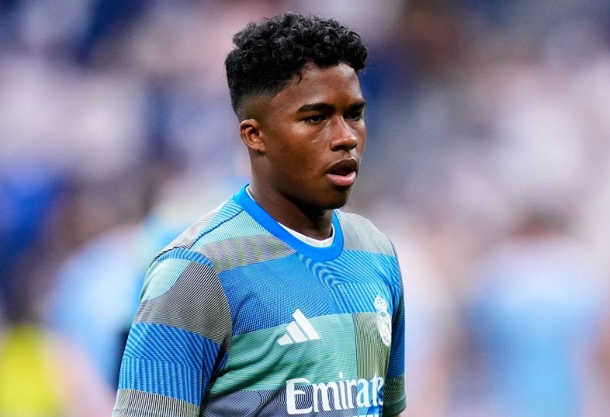 Ben do bat ngo mo ra voi Endrick hinh anh