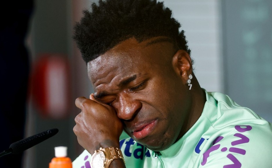 Vinicius cau xin ban gai quay lai hinh anh