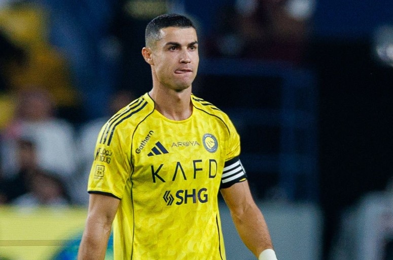 Ronaldo lai lo hen voi danh hieu hinh anh