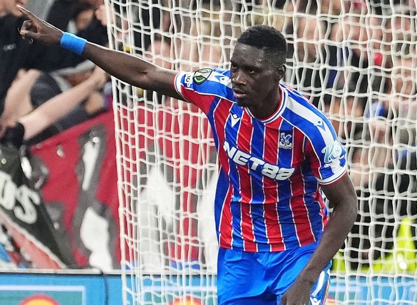 Crystal Palace tao cot moc lich su o cup chau Au hinh anh