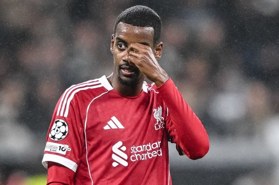 Man City vs Liverpool: Isak mat suat da chinh hinh anh