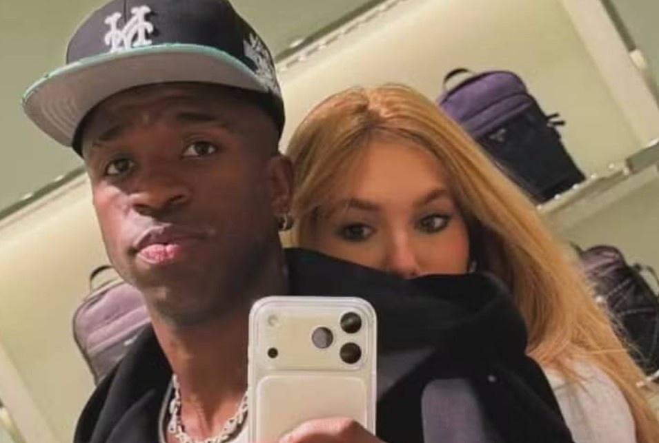 Vua quay lai, Vinicius xoa anh ban gai hinh anh