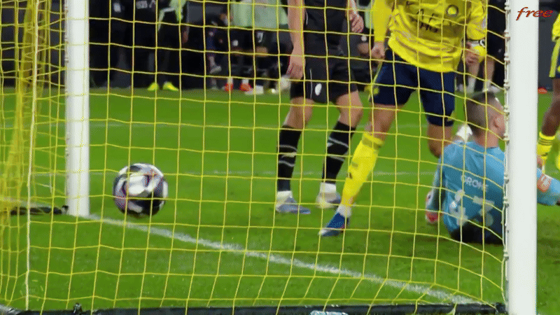 Ronaldo gay phan no hinh anh