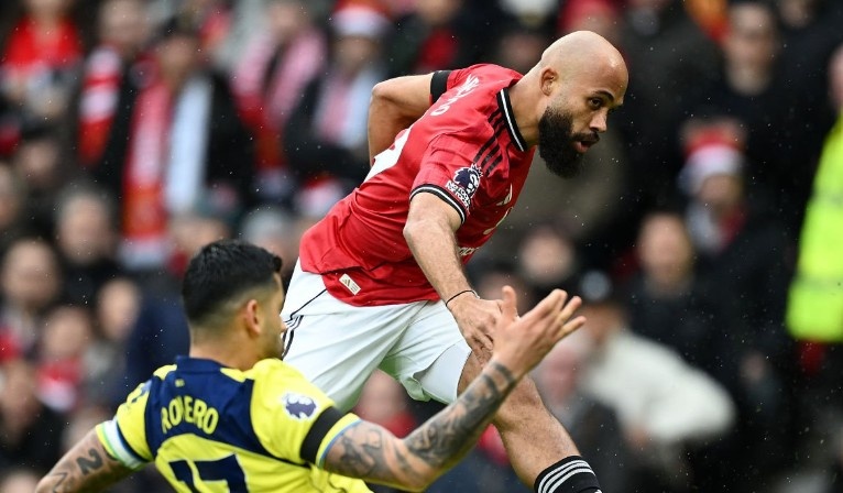 Truc tiep MU vs Tottenham: Romero nhan the do hinh anh