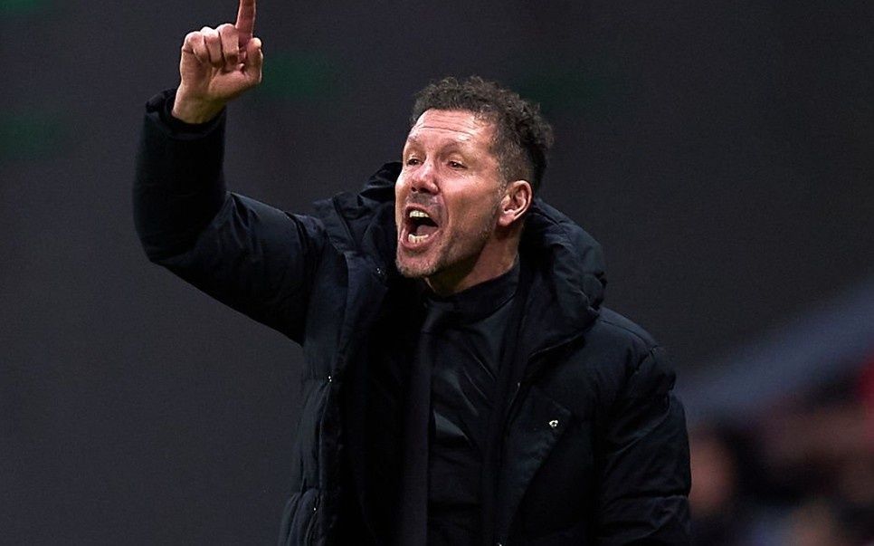 Quyet dinh thay nguoi khien Simeone co nguy co bi sa thai hinh anh