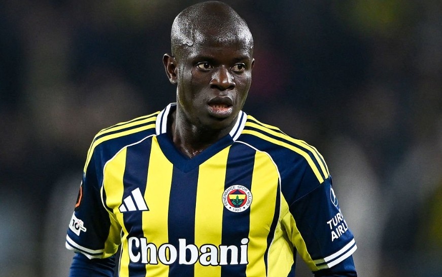 Kante nhan trai dang trong ngay tai xuat o cup chau Au hinh anh