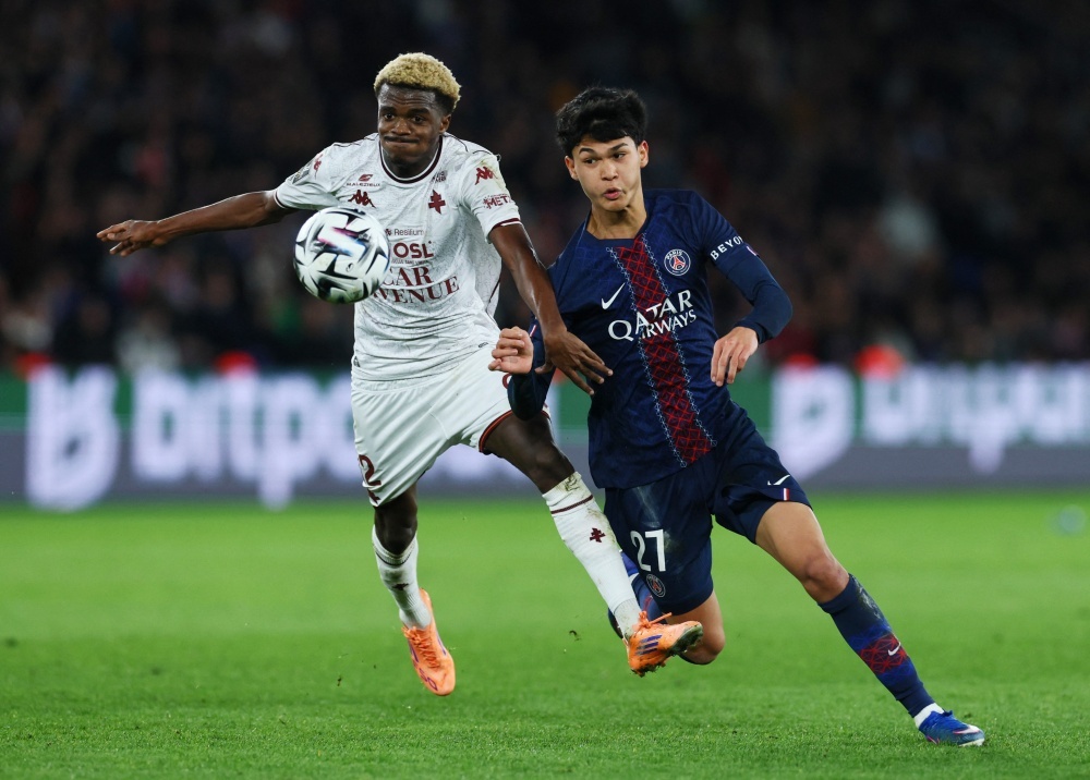 Dro Fernandez ra mat, PSG lap tuc doi khac hinh anh