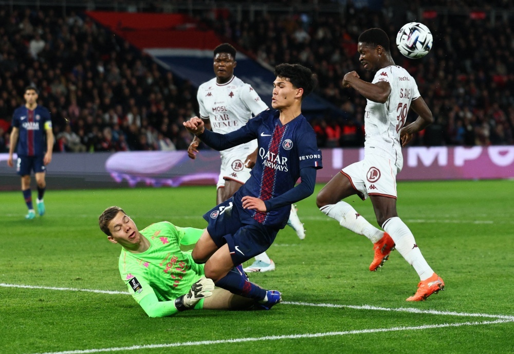 Bao Phap che Dro thieu the chat sau tran da chinh dau tien hinh anh