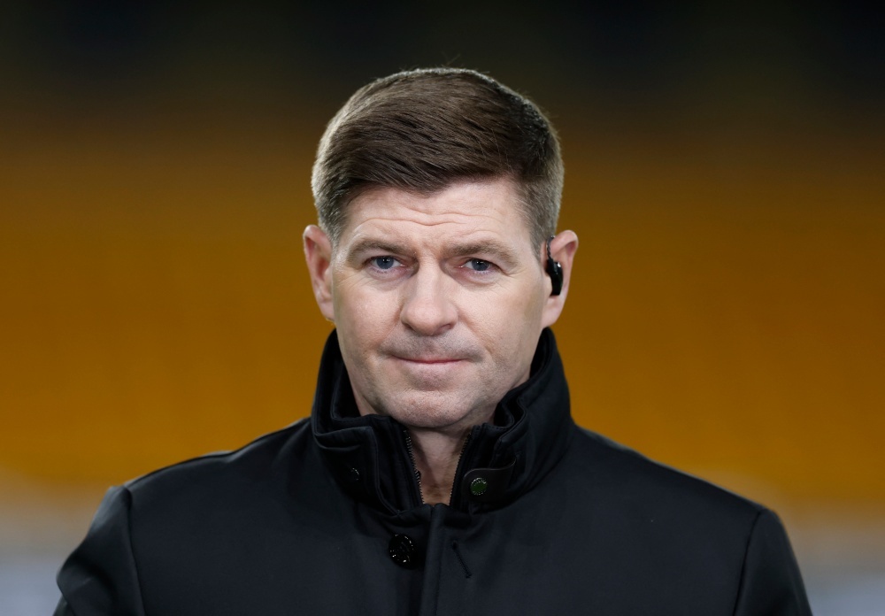 Gerrard chi trich Liverpool sau cu soc tai Molineux hinh anh