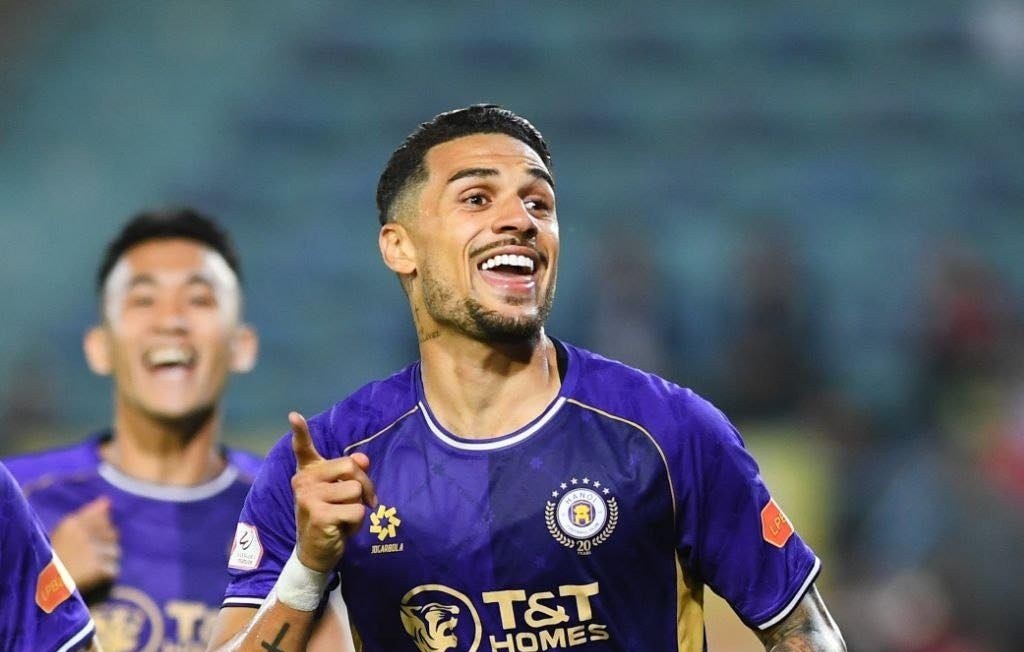 CLB Ha Noi ha CAHN, cuoc dua vo dich nong tro lai hinh anh