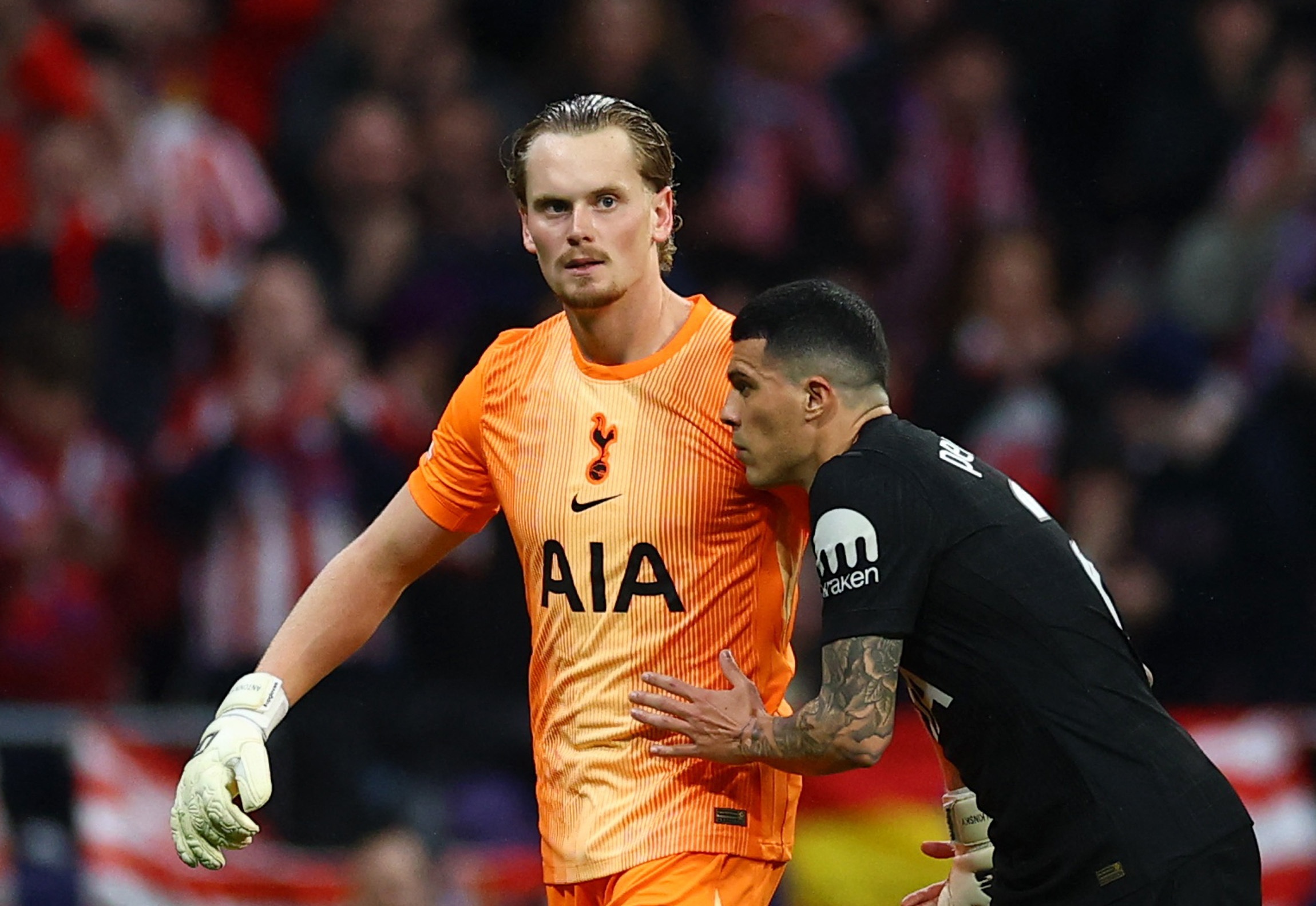 Kinsky noi gi sau 17 phut tham hoa o Champions League? hinh anh