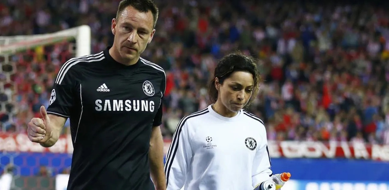 Bac si tung khien Mourinho noi gian gio ra sao? hinh anh