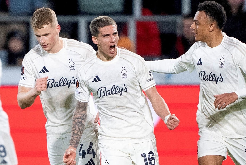 Nottingham Forest viet lai lich su sau 30 nam hinh anh