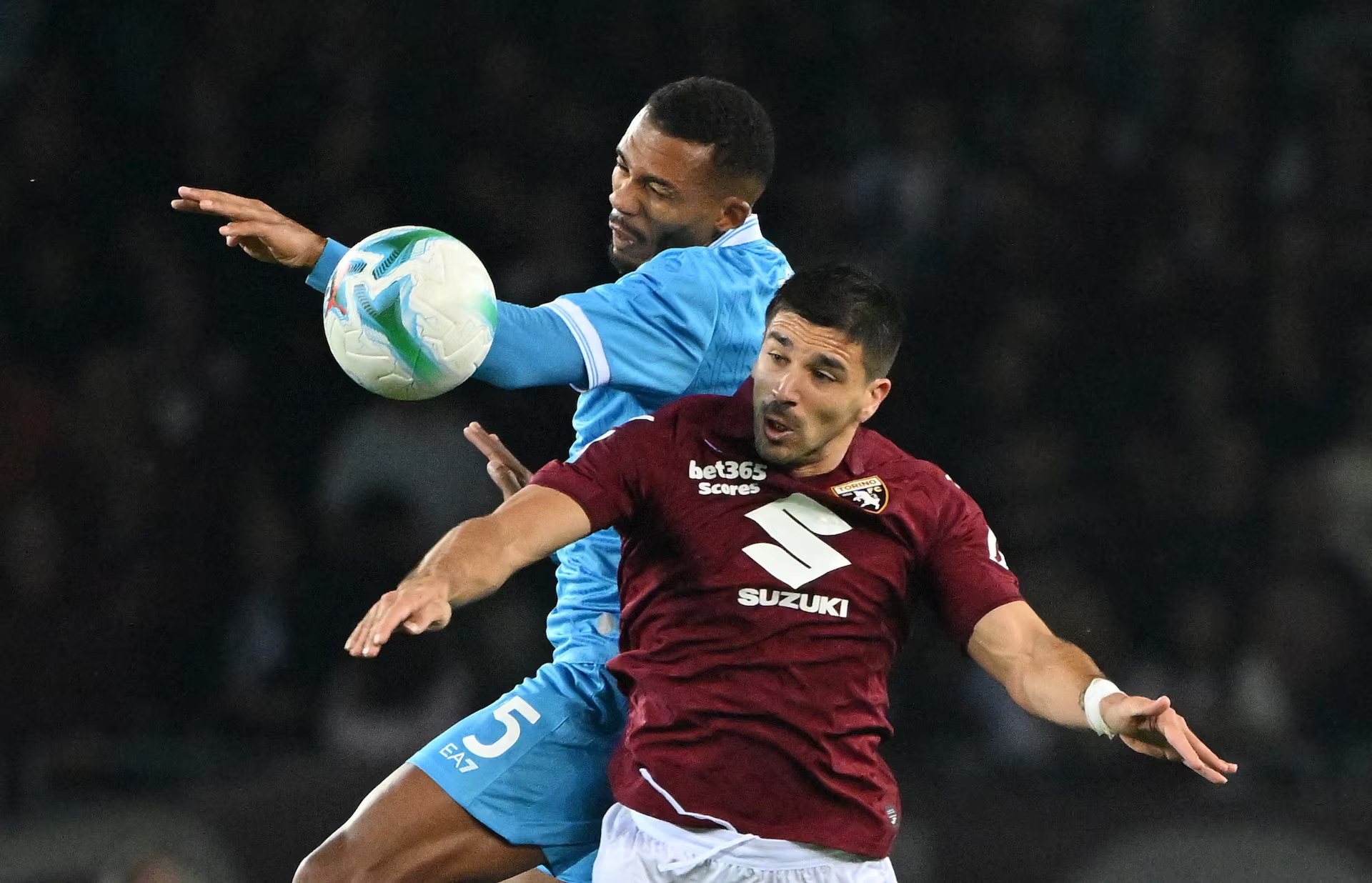 Simeone cham moc cua Maradona, hoi sinh Torino hinh anh