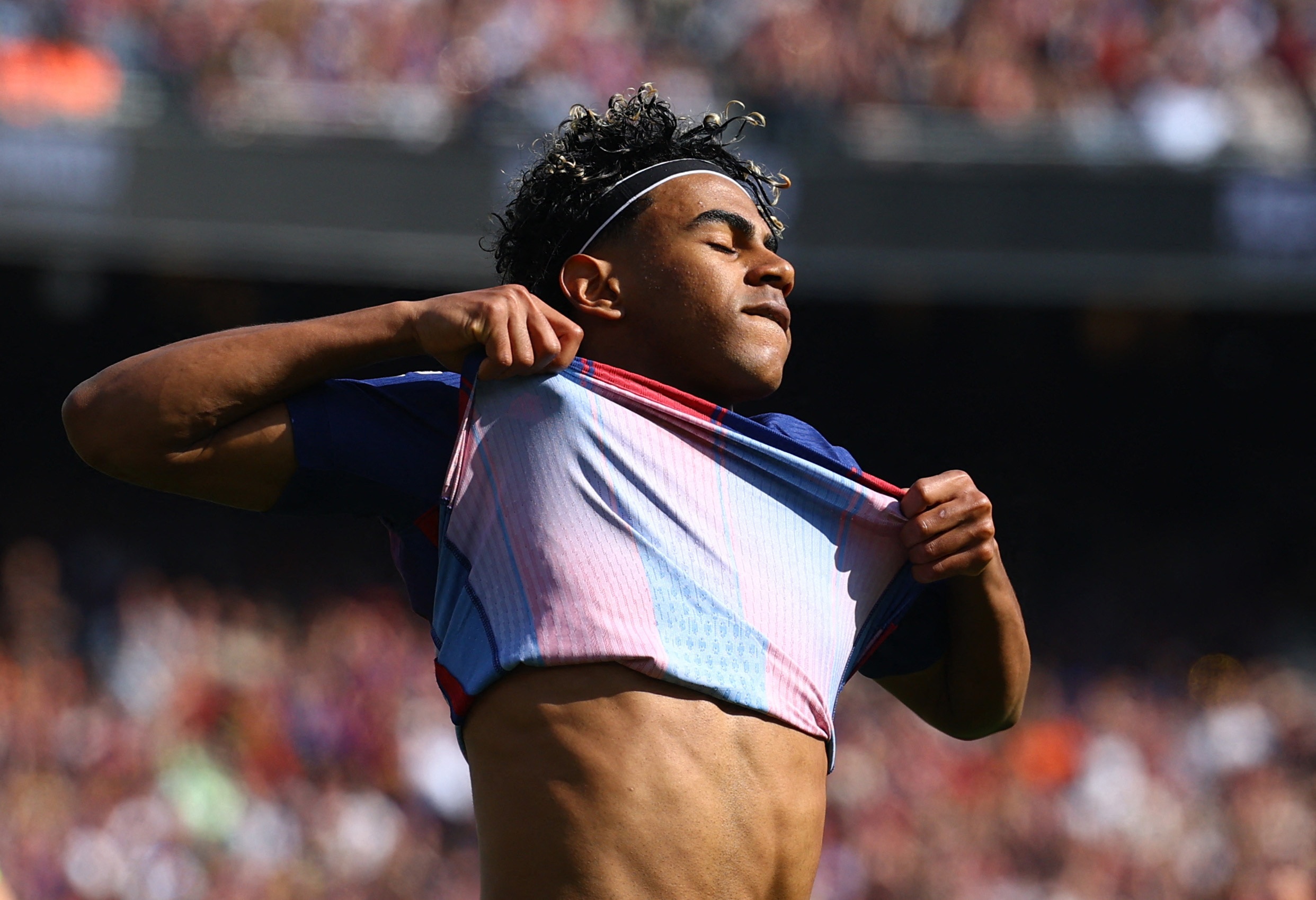 Sao tre Barca noi gian khi bi thay ra hinh anh