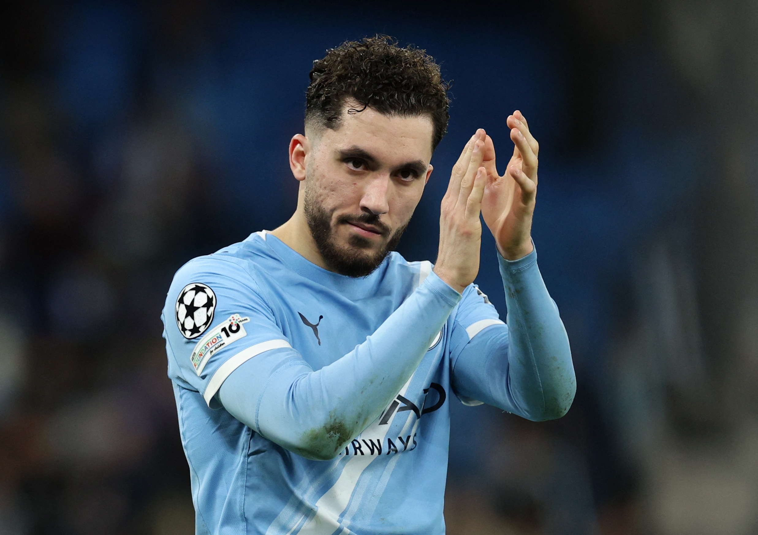 Cherki, pha tang bong va tranh cai ve 'ngao man' hinh anh