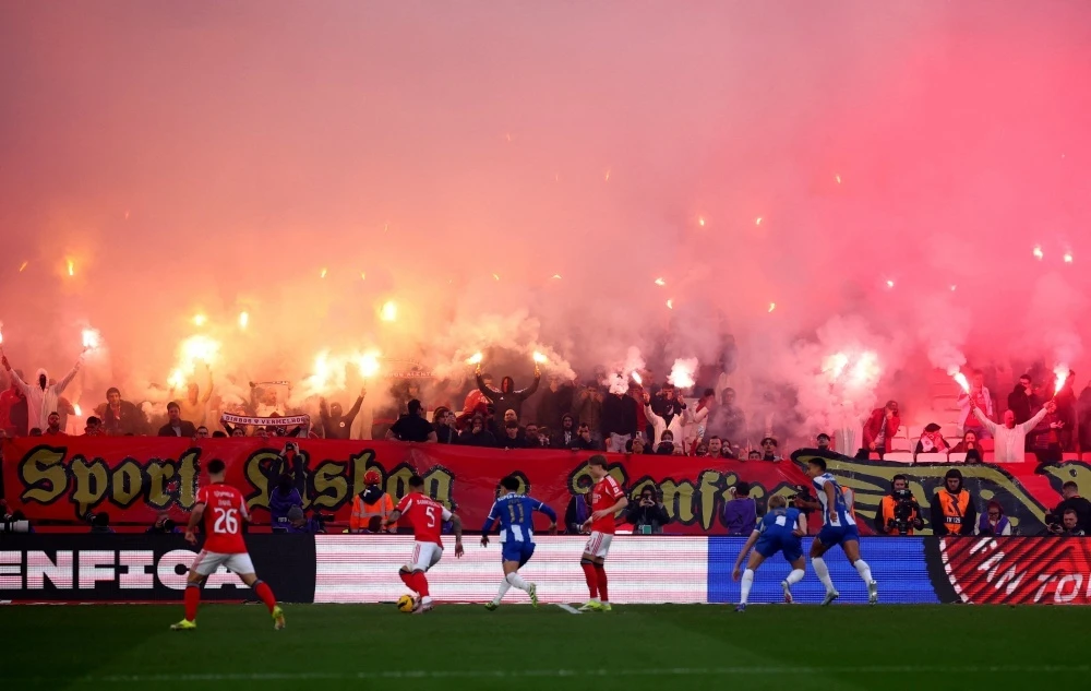 Benfica bi UEFA trung phat hinh anh