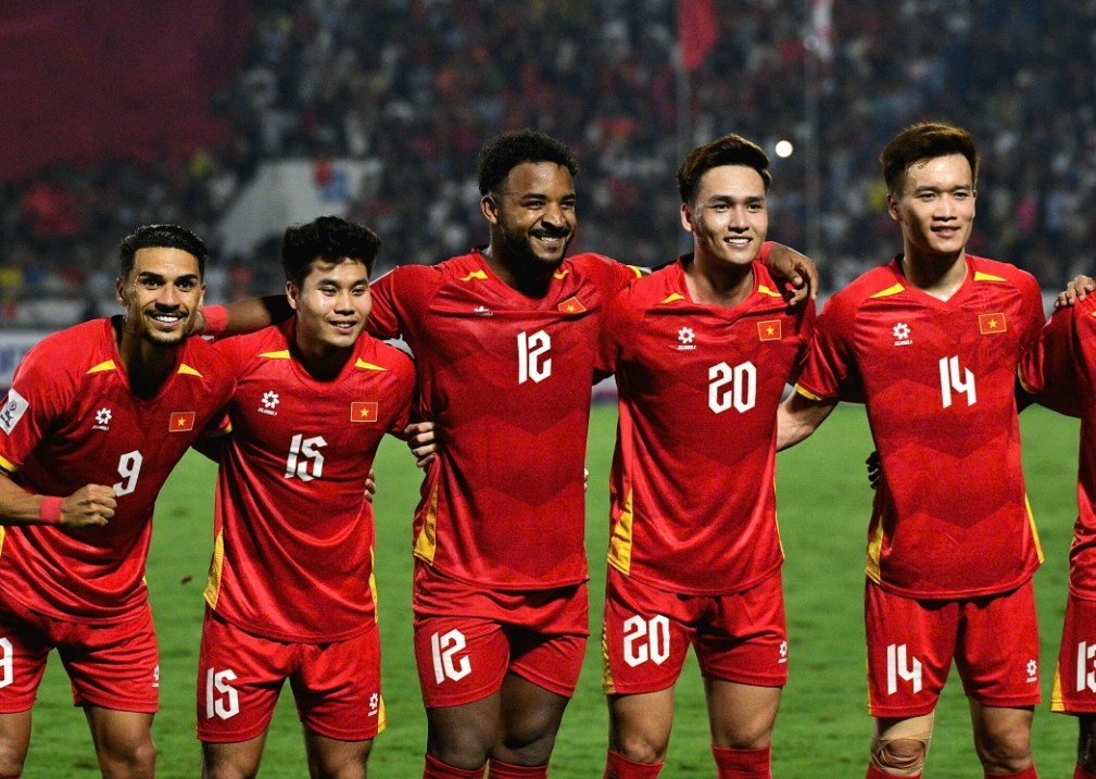 Tuyen Viet Nam 2-0 Malaysia: Hoang Hen kien tao, Xuan Son lap cong hinh anh