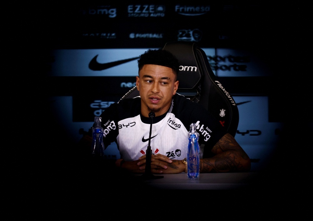 Lingard nhan 'gao nuoc lanh' ngay ra mat Brazil hinh anh