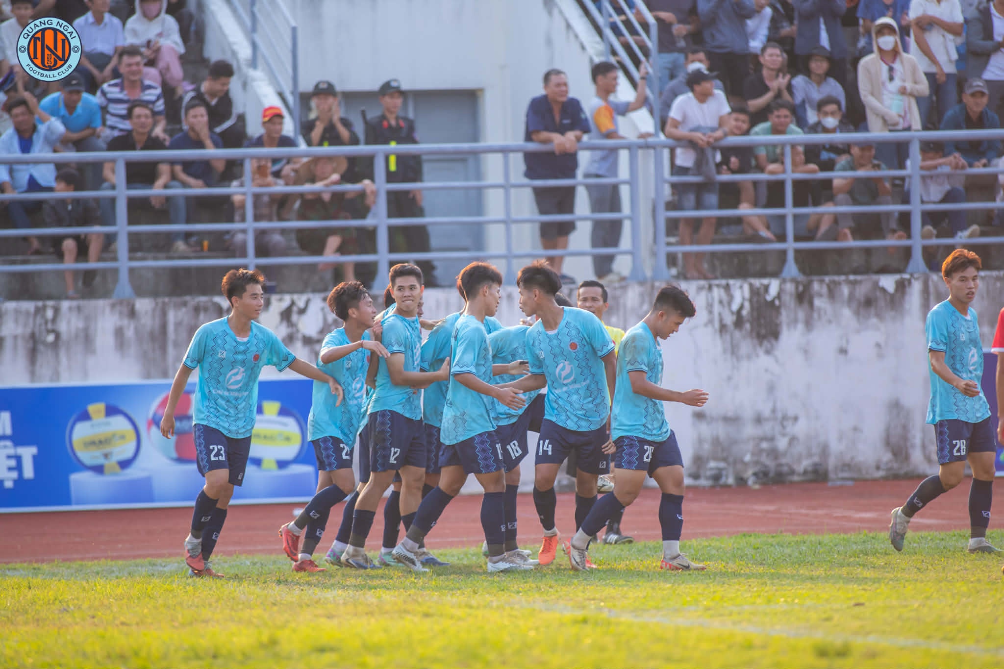 CLB Quang Ngai anh 1