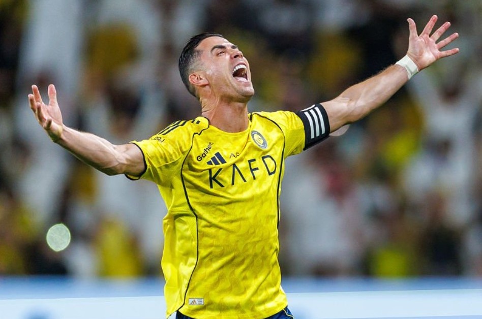 Ronaldo cung dong doi don tin vui hinh anh